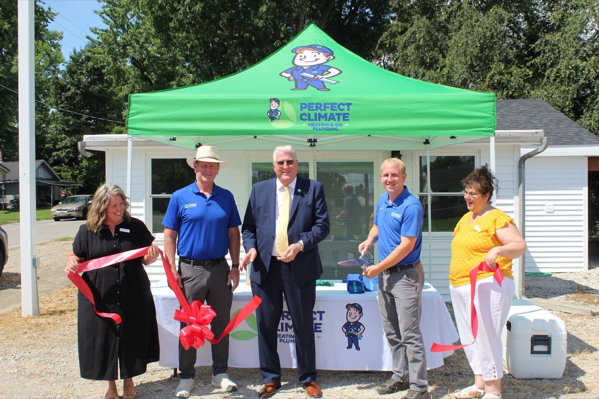 Ribbon-cutting ceremony at the new Perfect Climate Vincennes location